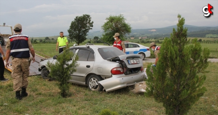 Samsun'da otomobil refüje çarptı: 4 yaralı