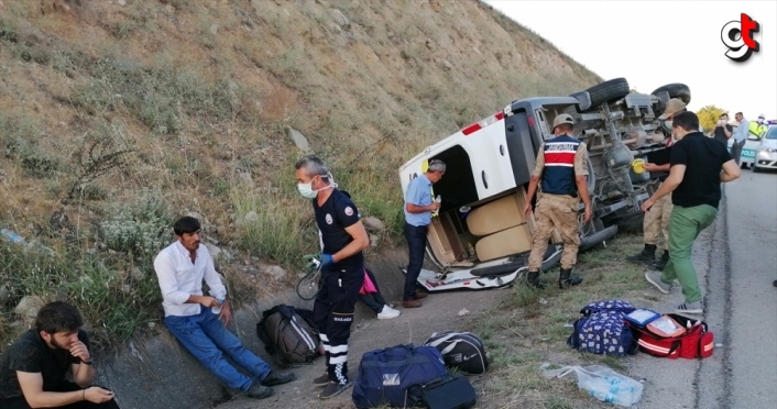 Tokat'ta yolcu minibüsü devrildi: 16 yaralı