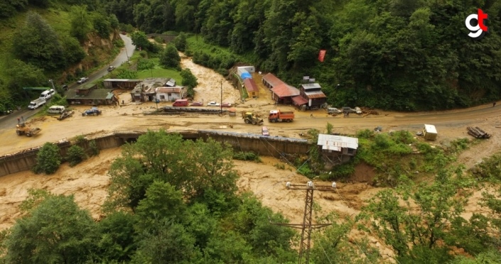 Rize'de şiddetli yağış nedeniyle Rize-Erzurum kara yolu ulaşıma kapandı