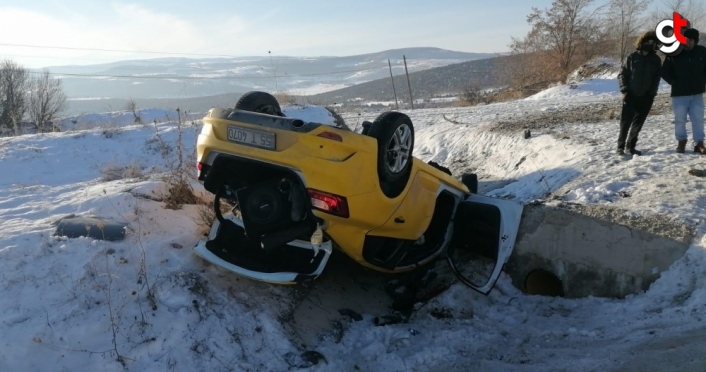 Amasya'da taksi şarampole devrildi: 1 ölü, 2 yaralı