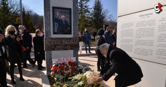 Bolu'da hayırsever İzzet Baysal mezarı başında anıldı