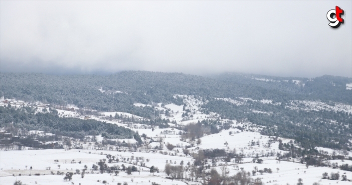 Kastamonu'da kar yağışı nedeniyle 13 köyde ulaşım sağlanamıyor