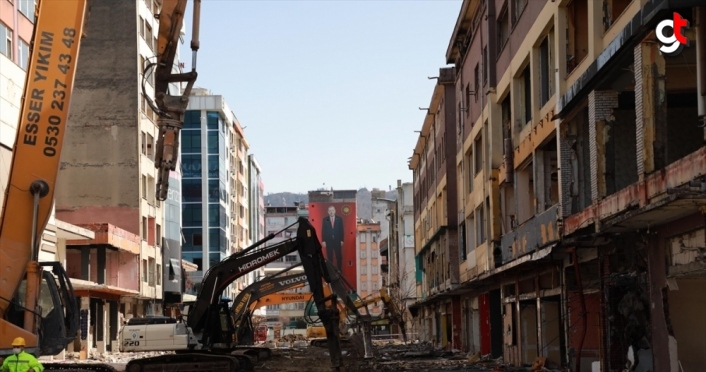 Rize'de kentsel dönüşüm kapsamındaki "Belediye Blokları"nda yıkımlar başladı