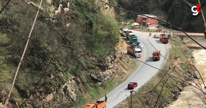 Giresun'da Bulancak-Kovanlık kara yolu heyelan nedeniyle ulaşıma kapandı