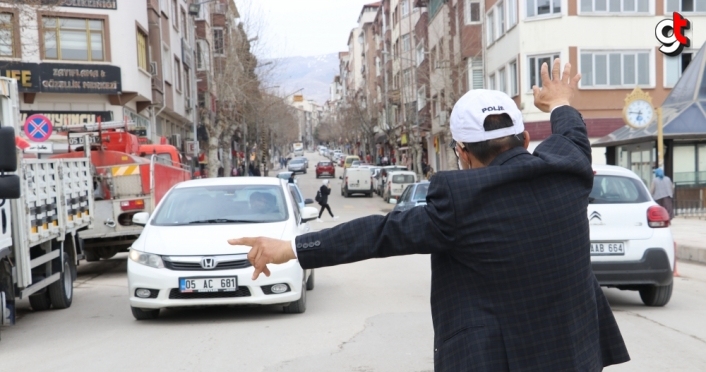 Merzifon polisinin özel yardımcısı "Trafik Ali"