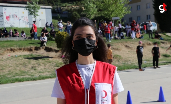 Kastamonu'da Türk Kızılay ekipleri çocukları şenlendirdi