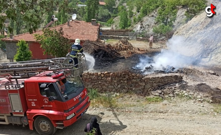 Zile'de bahçe yangını itfaiye ekiplerince söndürüldü