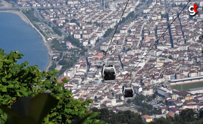 Doğasıyla cezbeden Boztepe'de turist hareketliliği yaşanıyor