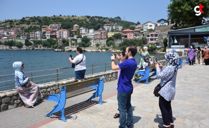 Tarihi ve doğal güzellikleriyle ünlü Amasra bayramda tatilcilerin akınına uğradı