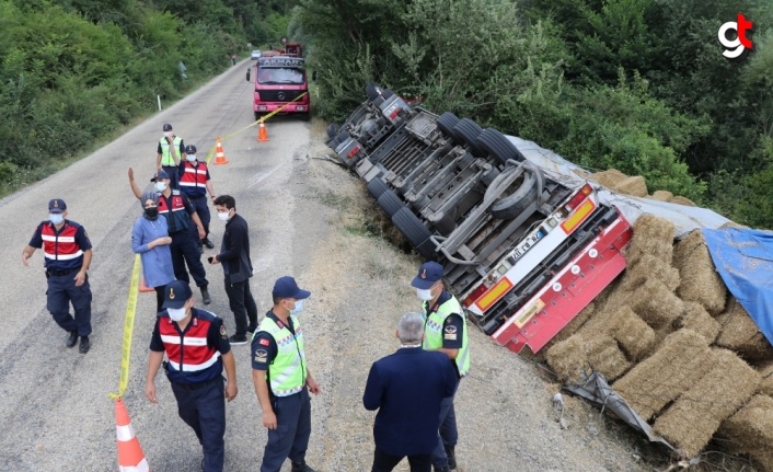 Bolu'da saman balyası yüklü tır devrildi: 1 ölü