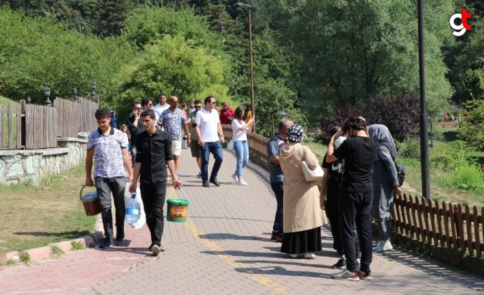 Gölcük Tabiat Parkı'nda hafta sonu yoğunluğu yaşanıyor