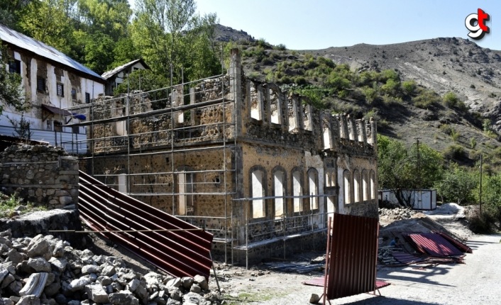 Gümüşhane'de tarihi "Sarı Mektep" restore edilmeye başlandı