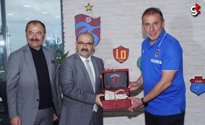 Trabzon Valisi Ustaoğlu'ndan Trabzonspor'a ziyaret