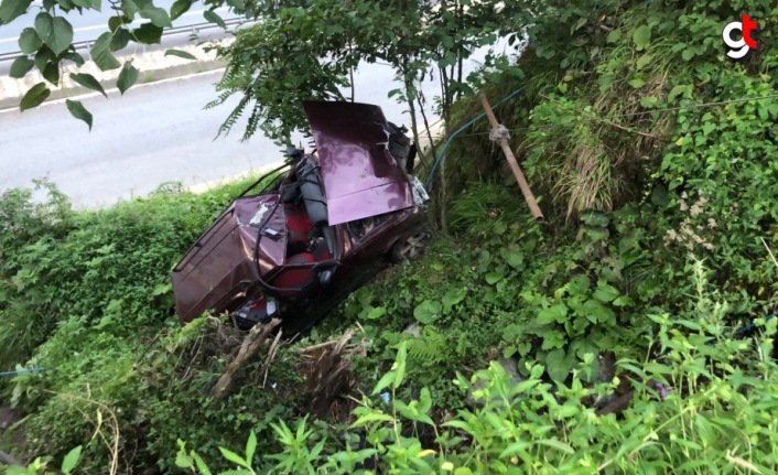 Rize'de otomobil şarampole devrildi: 2 yaralı