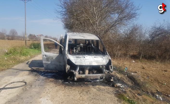 Bolu'da daha önce ateş yakılan alana park edilen araç yandı