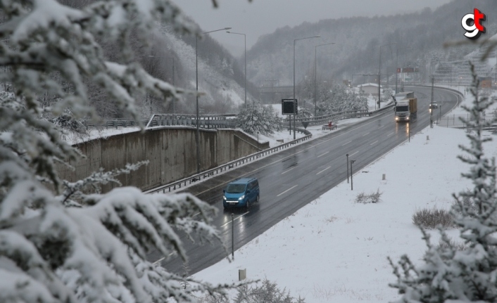 Bolu Dağı'nda kar etkili oluyor