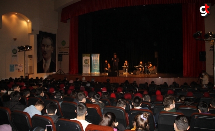 Çarşamba'da Recep Demirkaynak stand-up gösterisi sundu