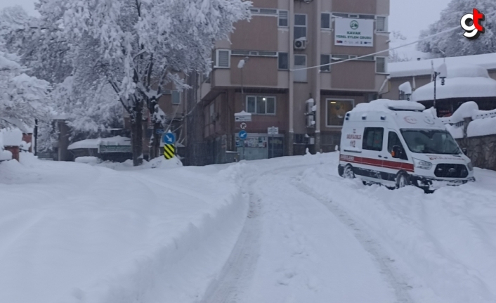 Kavak'ta kar yağışı etkili oluyor