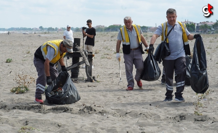 Costal sahilinden 2,5 ton atık çıktı