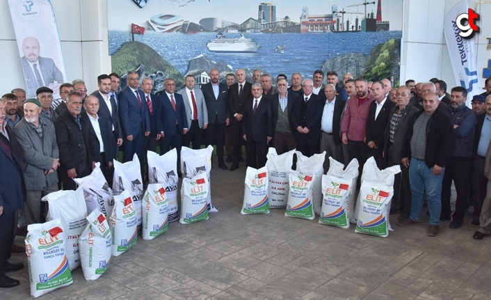 Tekkeköy’de çiftçilere buğday, yonca ve reygras tohumu dağıtıldı