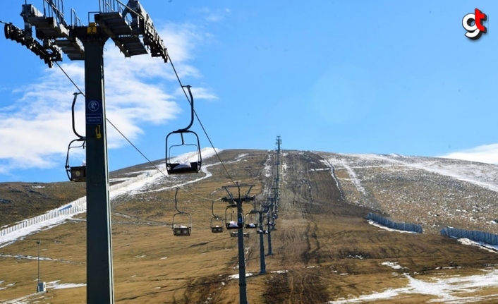 Akdağ Kayak Merkezi'ne beklenen kar gelmedi