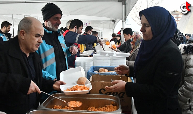 Samsun Valisi Zülkif Dağlı, Elbistan'da yemek dağıttı