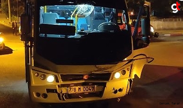 Karabük'te minibüs ile otomobil çarpıştı: 2'si çocuk 8 yaralı