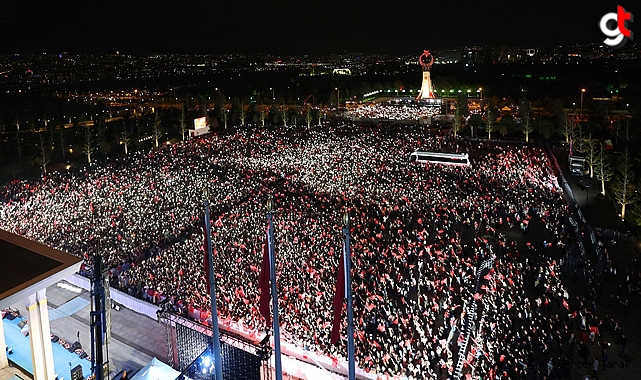 Külliye'de binlerce vatandaş toplandı