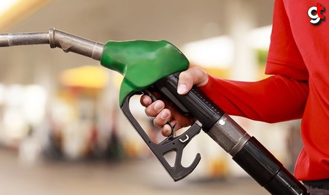 Benzine peş peşe indirim geldi 