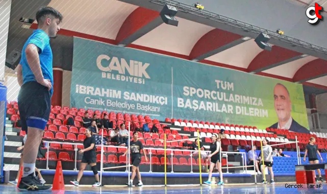 Canik Belediyesi, akademi sınavlarına hazırlanan gençlere ücretsiz eğitim veriyor